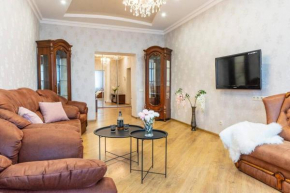 Large 3 rooms apartment view of the Dnieper Obolon